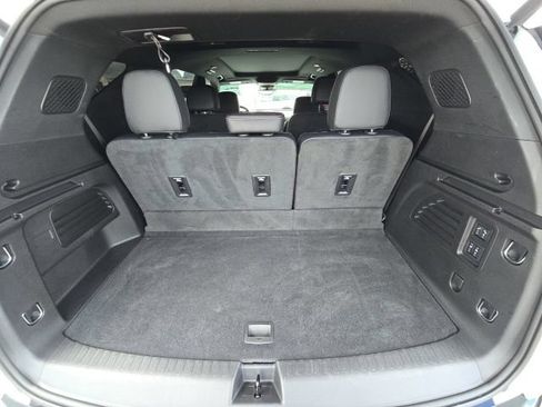 Used 2025 Chevrolet Traverse High Country FWD image 14