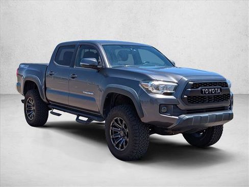Used 2017 Toyota Tacoma TRD Off-Road w/ Tow Package (A/T) AWD/4WD image 3