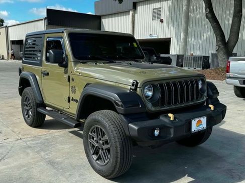 Used 2025 Jeep Wrangler Sport AWD/4WD image 4