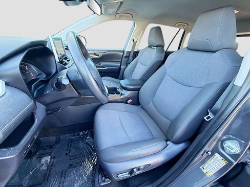 Used 2025 Toyota RAV4 XLE FWD image 19