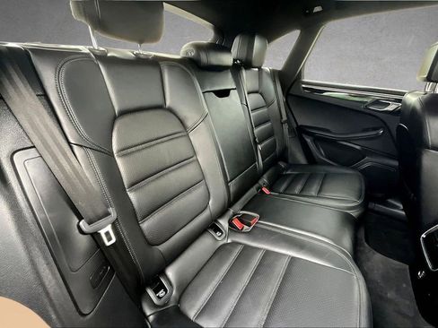 Used 2018 Porsche Macan image 26