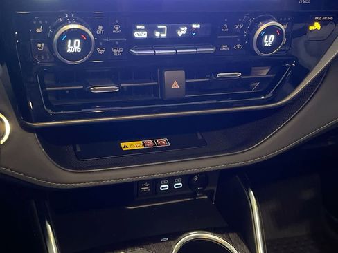 New 2026 Toyota Highlander Limited AWD/4WD image 19