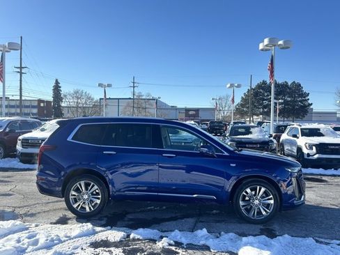 Used 2023 Cadillac XT6 Premium Luxury image 4
