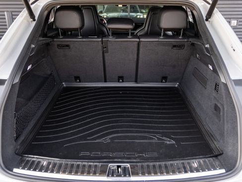 Certified 2024 Porsche Cayenne Coupe AWD/4WD image 35