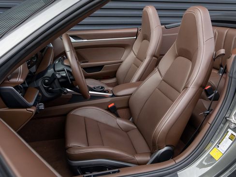 Certified 2022 Porsche 911 Carrera 4S image 5