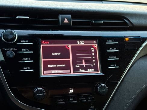 Used 2018 Toyota Camry SE image 23