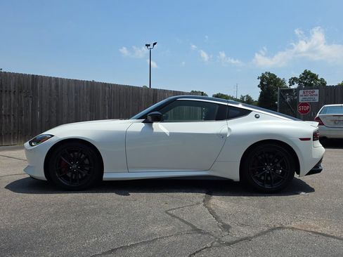 Used 2025 Nissan Z Performance w/ Floor Mat Package RWD image 2