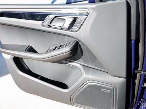 Certified 2025 Porsche Macan image 23