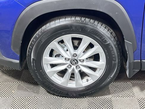 Certified 2024 Toyota Corolla Cross LE w/ Moonroof Package AWD/4WD image 28