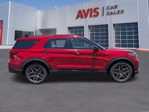 Used 2025 Ford Explorer ST-Line w/ ST-Line Street Pack AWD/4WD image 5