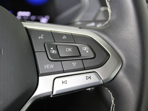 Used 2023 Volkswagen Tiguan SE w/ Panoramic Sunroof Package image 28