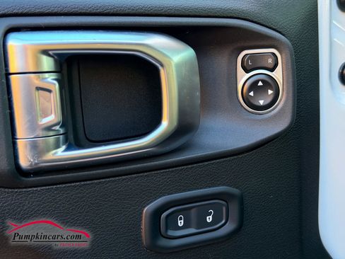 Used 2024 Jeep Wrangler Unlimited Sport image 28