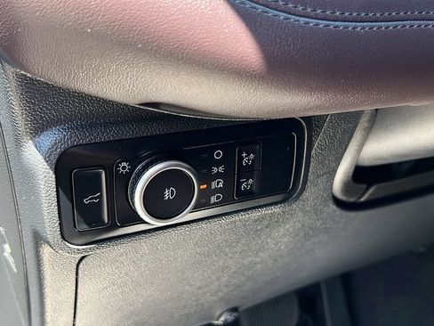 Certified 2025 Ford Explorer Platinum RWD image 14