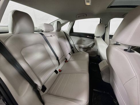 Certified 2023 Volkswagen Jetta SE w/ Panoramic Sunroof Package FWD image 24