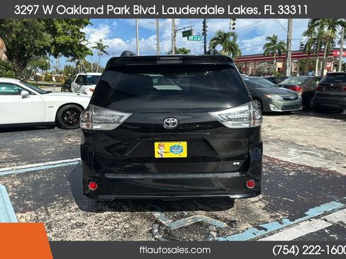 Used 2014 Toyota Sienna SE FWD image 10