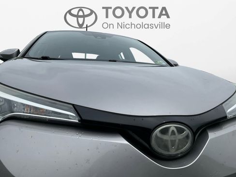 Used 2018 Toyota C-HR XLE FWD image 18