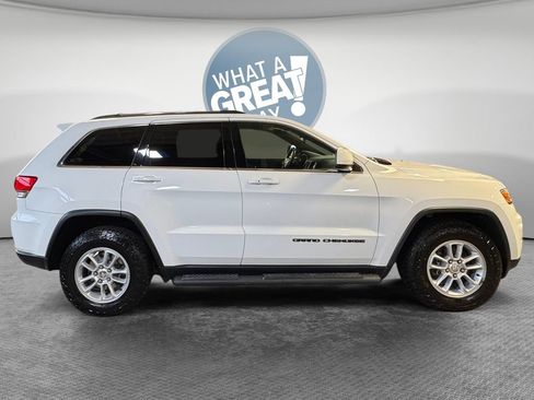Used 2019 Jeep Grand Cherokee Laredo image 2