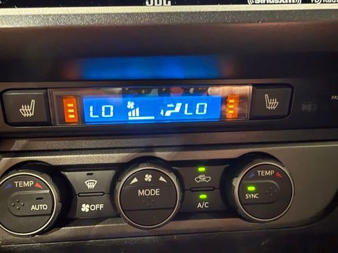 Used 2021 Toyota Tacoma TRD Sport w/ TRD Premium Sport Package AWD/4WD image 29