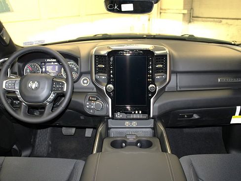 New 2026 RAM 1500 4x4 Crew Cab image 9