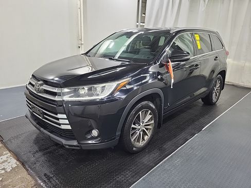 Used 2017 Toyota Highlander XLE AWD/4WD image 1