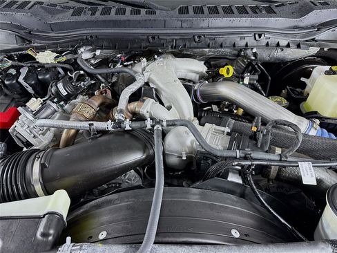 Used 2024 Ford F350 Lariat w/ Chrome Package image 31