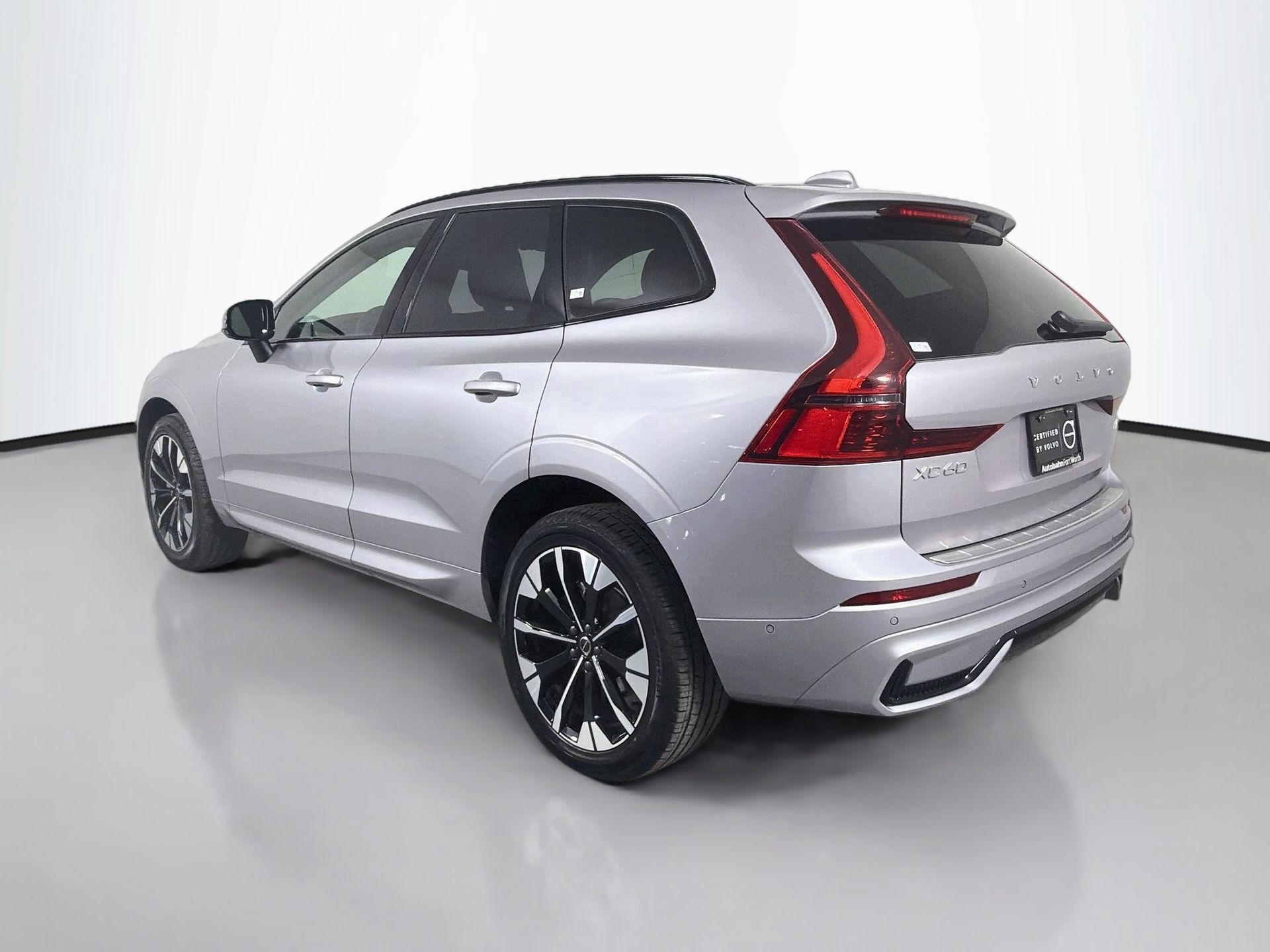 Used 2026 Volvo XC60 B5 Plus AWD/4WD image 8