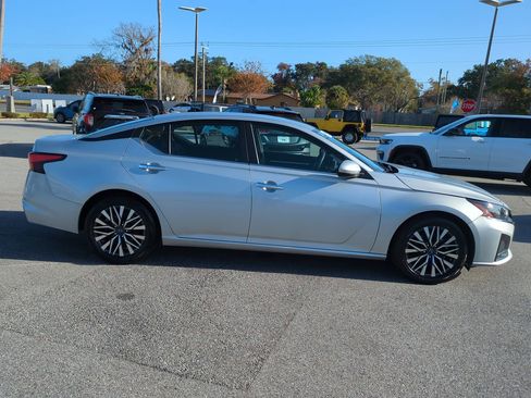 Used 2023 Nissan Altima 2.5 SV image 3