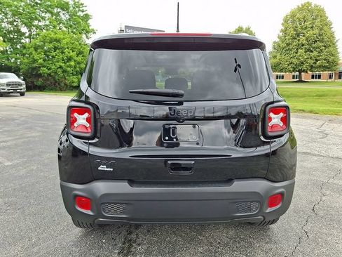 Used 2023 Jeep Renegade Altitude w/ Sun/Sound Group AWD/4WD image 9
