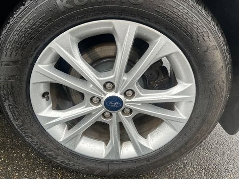 Certified 2019 Ford Escape SE image 13