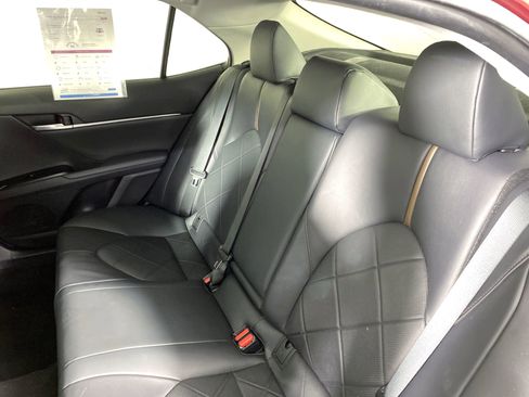 Used 2019 Toyota Camry XLE image 31