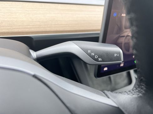 Used 2023 Tesla Model Y Performance image 22