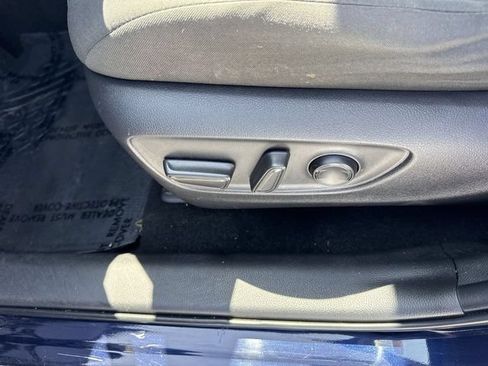 Used 2019 Toyota RAV4 XLE FWD image 12