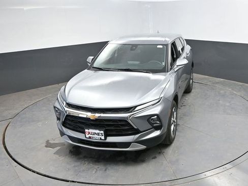 Used 2025 Chevrolet Blazer LT AWD/4WD image 38