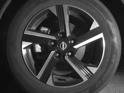 Used 2025 Nissan Sentra SV image 12