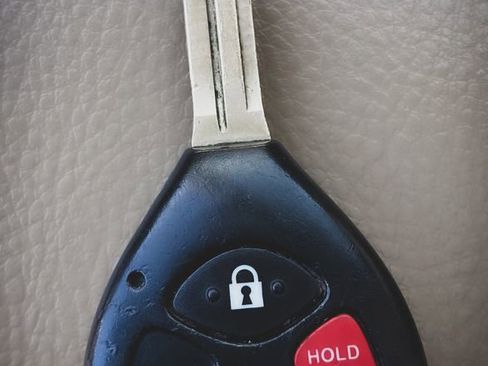 Used 2012 Toyota RAV4 4WD w/ Upgrade Value Pkg image 4