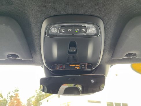 Used 2019 Volvo XC40 T5 R-Design image 41