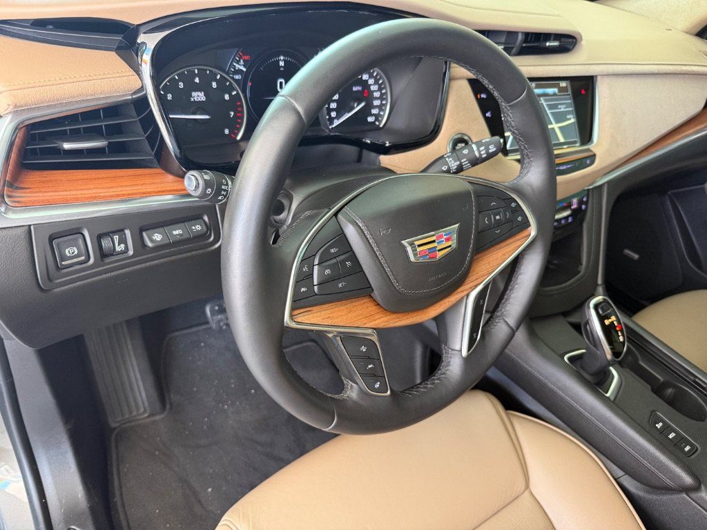 Used 2018 Cadillac XT5 Platinum w/ Driver Assist Package AWD/4WD image 28
