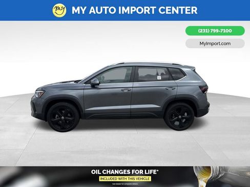 Used 2025 Volkswagen Taos SEL w/ Black Wheel Plus Package AWD/4WD image 4