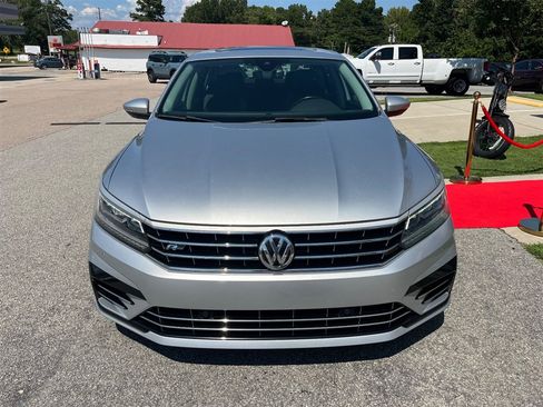 Used 2019 Volkswagen Passat 2.0T SE R-Line FWD image 13
