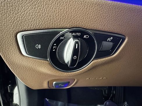 Used 2017 Mercedes-Benz E 300 4MATIC image 40