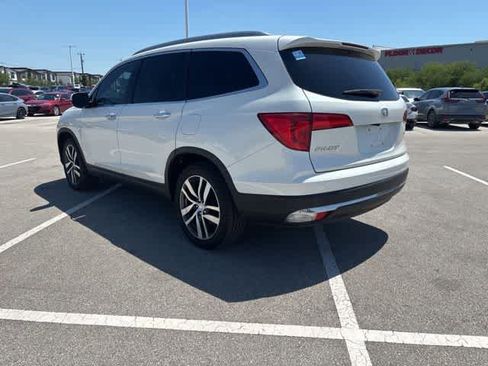 Used 2018 Honda Pilot Touring image 3