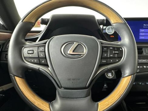 Used 2025 Lexus ES 350 w/ Luxury Package FWD image 19