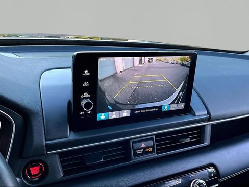 Used 2024 Honda Pilot Touring image 13