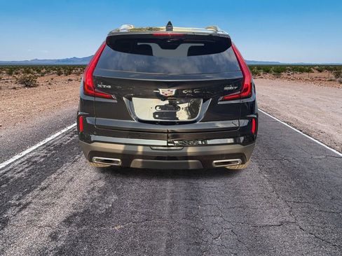 Used 2025 Cadillac XT4 Premium Luxury image 7