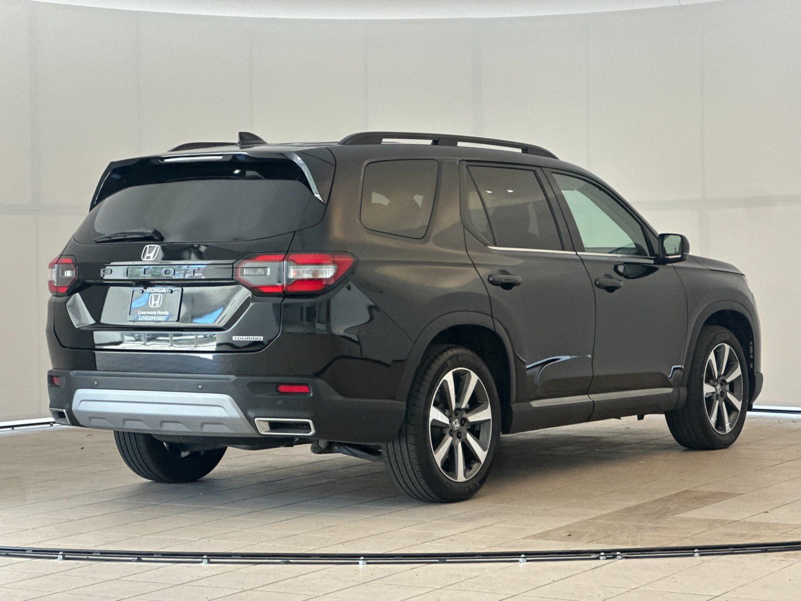 Used 2025 Honda Pilot Touring image 6