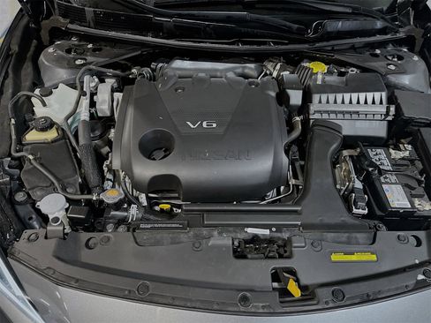 Used 2023 Nissan Maxima SR w/ Sport Mat Group image 32