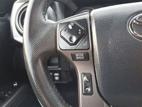 Used 2017 Toyota Tacoma TRD Sport image 17