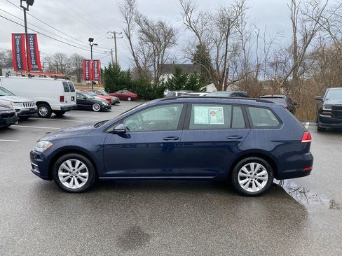 Used 2018 Volkswagen Golf S image 9