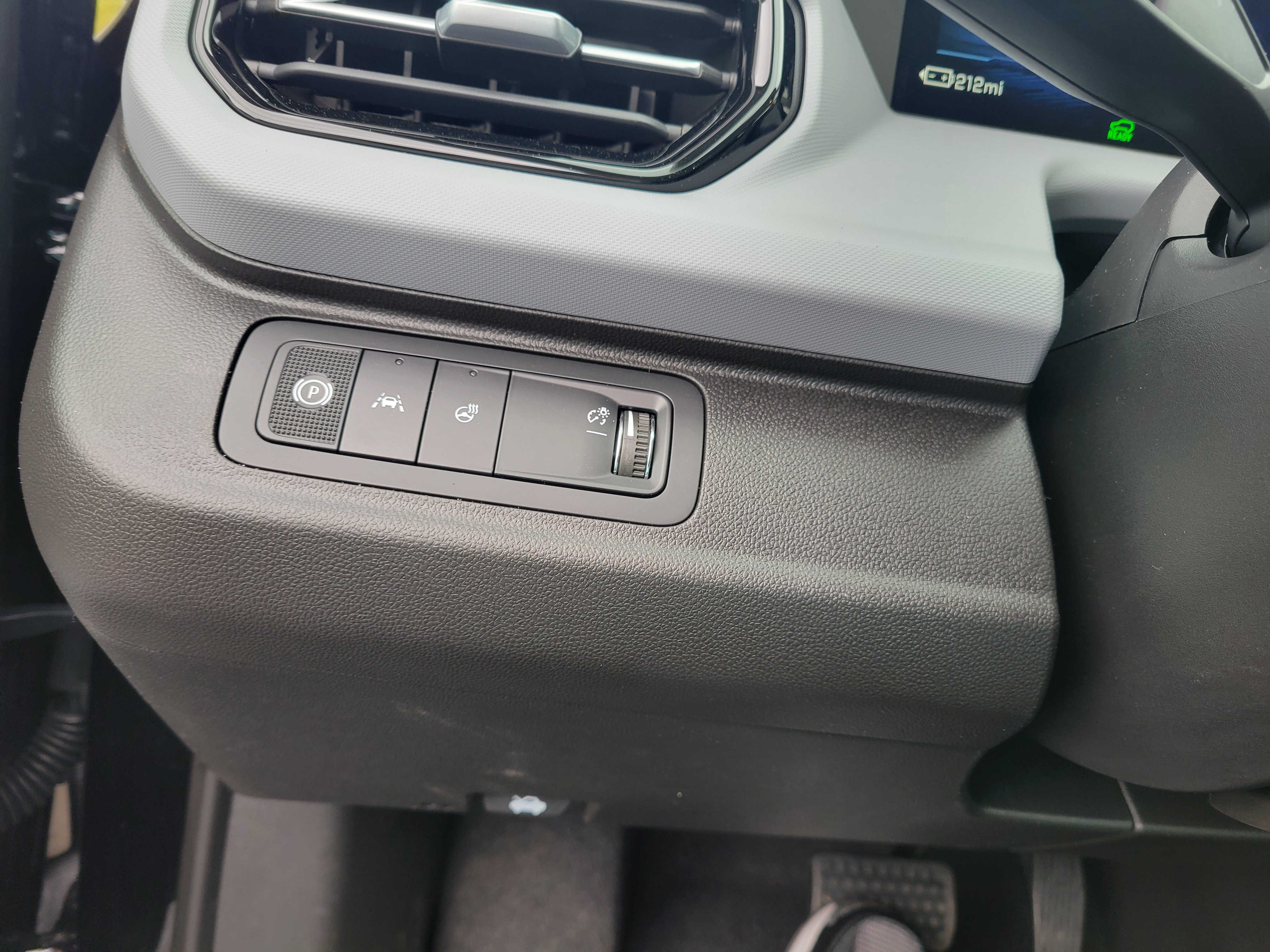 New 2027 Chevrolet Bolt LT w/ Comfort Package FWD image 17