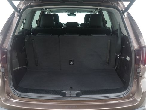 Used 2018 Toyota Highlander XLE w/ Carpet Mat Package (TMS) image 20